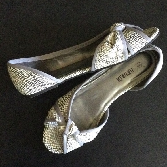 Bow trimmed flats, new without tags - Picture 2 of 3